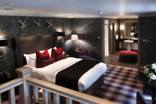 Postel nebo postele na pokoji v ubytování Best Western Glasgow South Eglinton Arms Hotel
