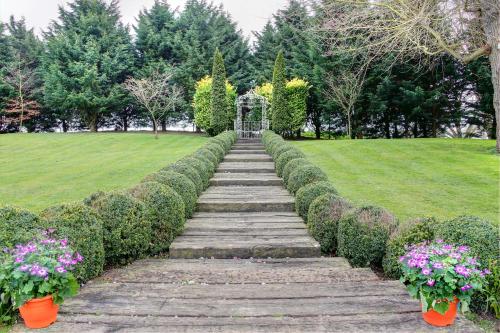 Ein Garten an der Unterkunft Quy Mill Hotel & Spa, Cambridge