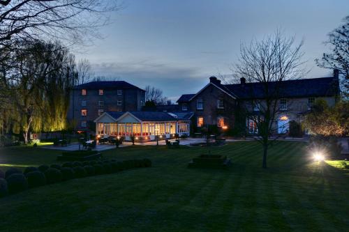 Ein Garten an der Unterkunft Quy Mill Hotel & Spa, Cambridge