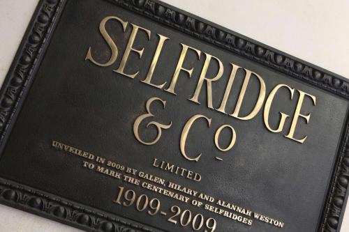 a book on the cover of a science and co at Best Western Plus Delmere Hotel in London