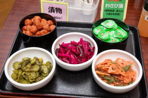 a tray with four bowls of different types of food at Kuretake Inn Gotemba Inter Gold Cabin in Gotemba