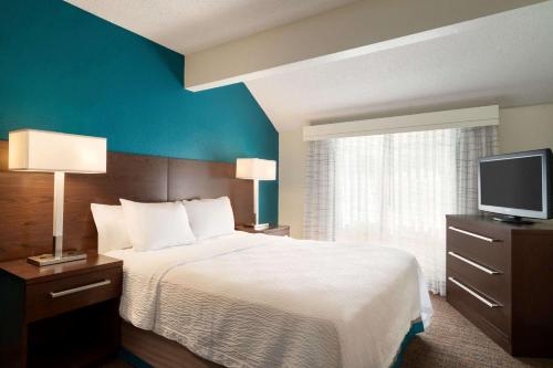 Ένα ή περισσότερα κρεβάτια σε δωμάτιο στο Hawthorn Suites by Wyndham Tinton Falls