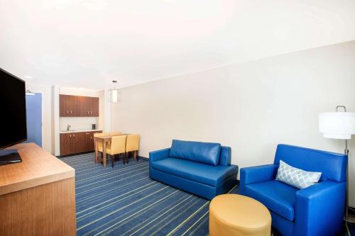 Istumisnurk majutusasutuses Days Inn & Suites by Wyndham Kearney NE