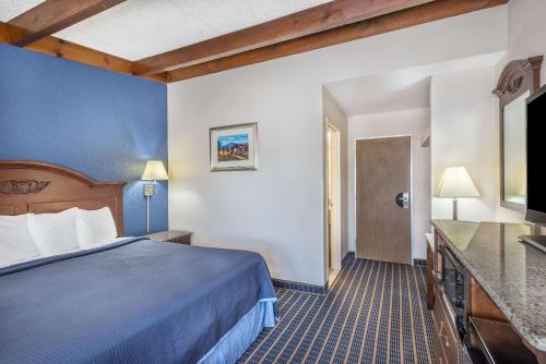 Katil atau katil-katil dalam bilik di Howard Johnson by Wyndham Bangor