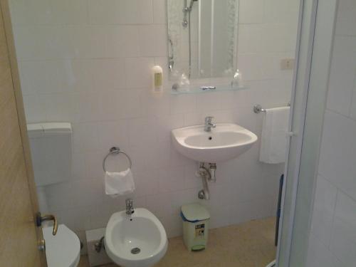 Ένα μπάνιο στο Hotel Touring