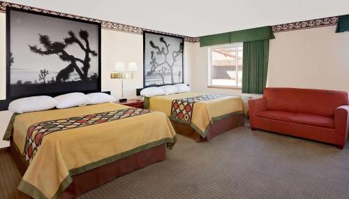 Katil atau katil-katil dalam bilik di Super 8 by Wyndham Yucca Val/Joshua Tree Nat Pk Area
