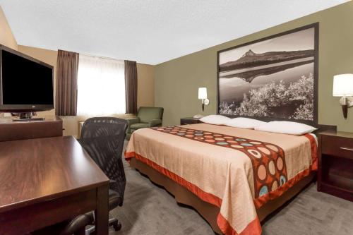 Super 8 by Wyndham LaGrande – Photos 5