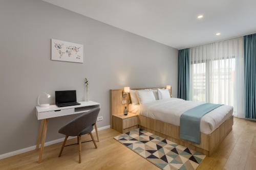 Postel nebo postele na pokoji v ubytování Athina Suites Hotel