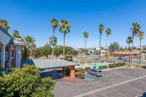 Super 8 by Wyndham Bakersfield/Central in Bakersfield