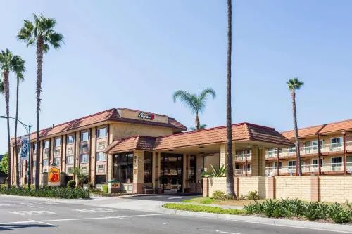 Super 8 by Wyndham Anaheim/Disneyland Drive in Costa Mesa
