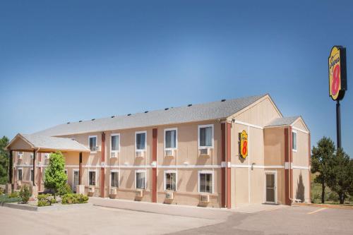 Super 8 by Wyndham Limon – Photos 2
