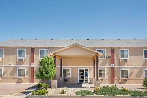 Super 8 by Wyndham Limon – Photos 3