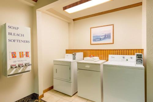 a laundry room with a washer and dryer at Super 8 by Wyndham Youngstown/Austintown in Youngstown