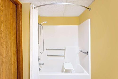 a bathroom with a sink, toilet and bathtub at Super 8 by Wyndham Dyersville in Dyersville