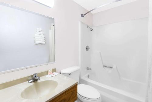 Super 8 by Wyndham Algona – Photos 5