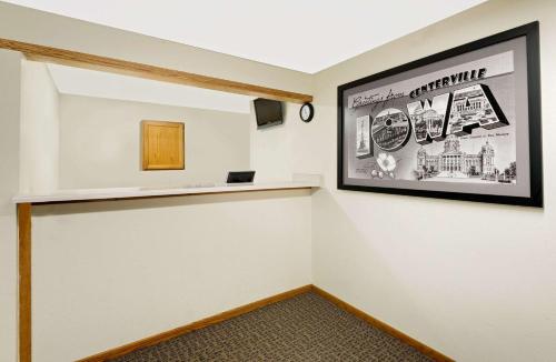 Super 8 by Wyndham Centerville – Photos 3