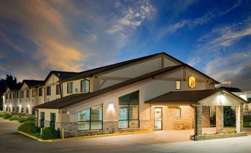 Super 8 by Wyndham Centerville – Photos 2