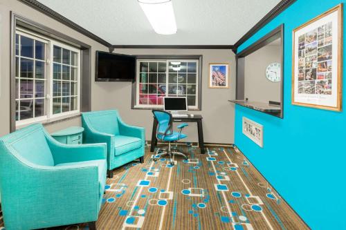 Super 8 by Wyndham Spencer – Photos 4