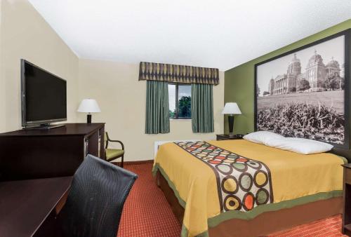 Postel nebo postele na pokoji v ubytování Western Inn & Suite Grinnell IA