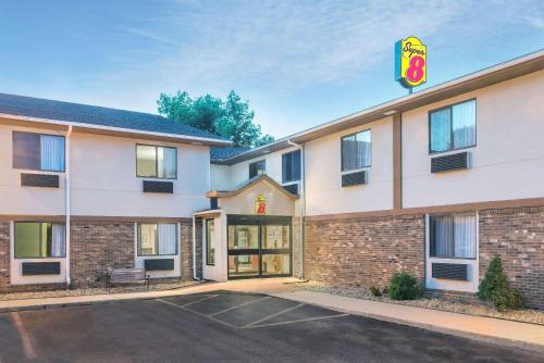 aury inn suites on the park building at Super 8 by Wyndham Tilton/Lake Winnipesaukee in Tilton