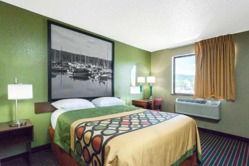 Super 8 by Wyndham Bath Hammondsport Areaにあるベッド