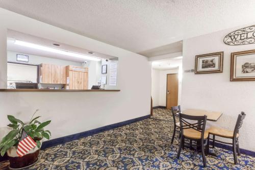 Super 8 by Wyndham Norwich – Photos 2