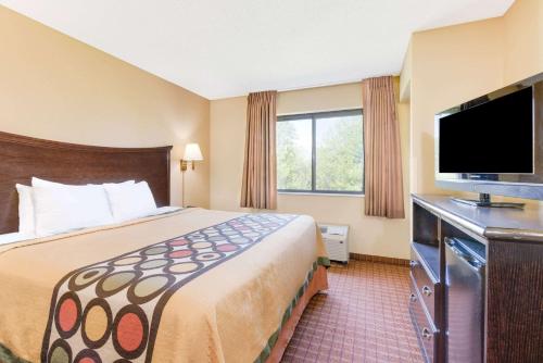 A bed or beds in a room at Super 8 by Wyndham Kutztown/Allentown Area