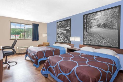 Postel nebo postele na pokoji v ubytování Super 8 by Wyndham Oneonta/Cooperstown