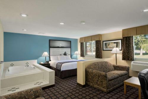 Gallery image of Super 8 by Wyndham Whitewater WI in Whitewater
