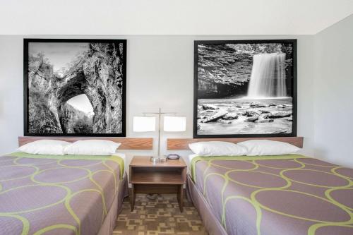 Postel nebo postele na pokoji v ubytování Super 8 by Wyndham Appomattox VA