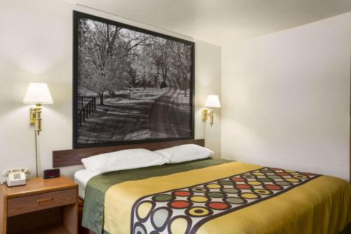Postel nebo postele na pokoji v ubytování Super 8 by Wyndham Prestonsburg
