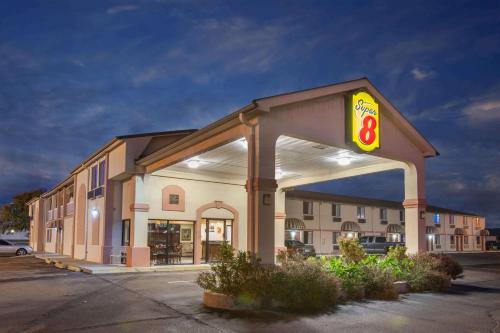 Super 8 by Wyndham Sallisaw – Photos 2