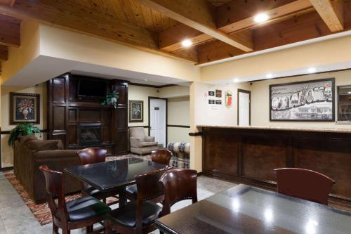 Super 8 by Wyndham Sallisaw – Photos 3
