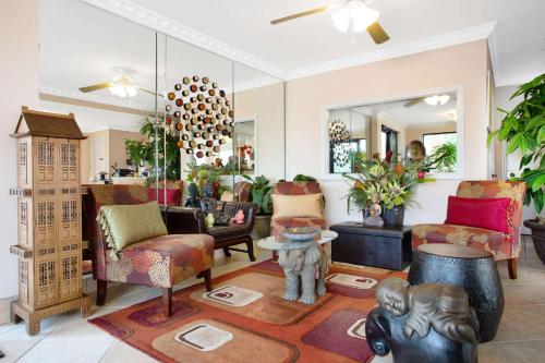 a living room with furniture and a mirror at Days Inn by Wyndham Lake City in Lake City