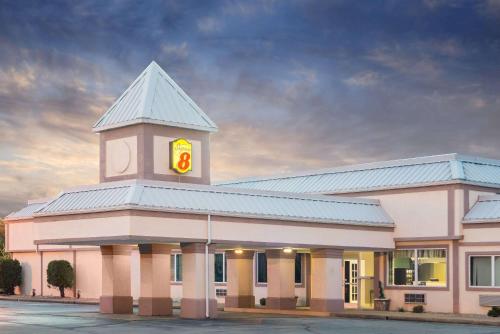 Super 8 by Wyndham Williamsburg – Photos 2