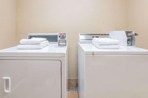Gambar di galeri bagi Super 8 by Wyndham Fort Worth North di Fort Worth