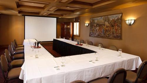 Zona business o sala de conferencias en The Bertram Inn at Glenmoor