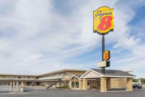 Sijil, anugerah, tanda atau dokumen lain yang dipamerkan di Super 8 by Wyndham Wells