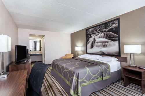 Krevet ili kreveti u jedinici u okviru objekta Super 8 by Wyndham Pigeon Forge-Emert St