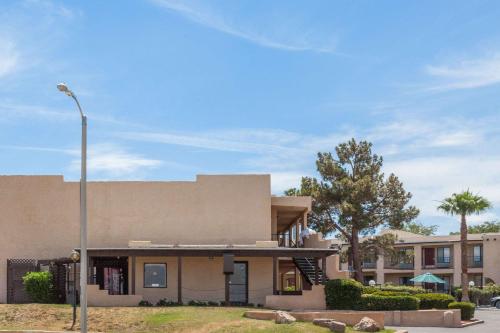 Gallery image of Super 8 by Wyndham Barstow in Barstow