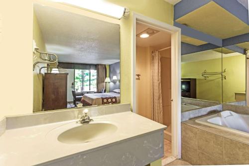 Super 8 by Wyndham Jessup/Baltimore Areaにあるベッド