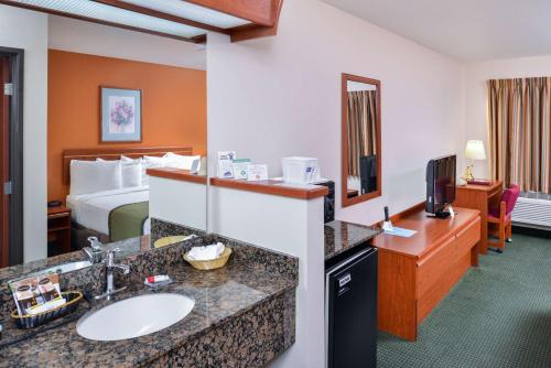Posezení v ubytování Travelodge by Wyndham, Newberg