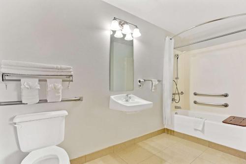 A bathroom at Super 8 by Wyndham Tucson/Grant Road Area AZ