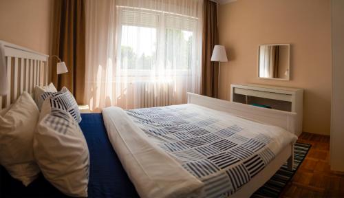 Postel nebo postele na pokoji v ubytování Apartman No.5