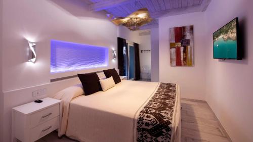 a bedroom with a large bed with a window at Destino di Nora in Pula