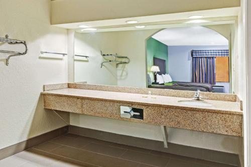 A bathroom at Super 8 by Wyndham Houston Hobby Airport South
