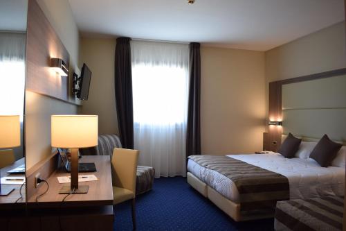 Postel nebo postele na pokoji v ubytování Roma Domus Hotel