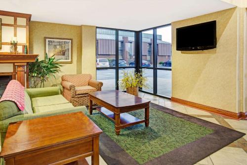 a living room with a couch and a table at Baymont by Wyndham Indianapolis West in Indianapolis