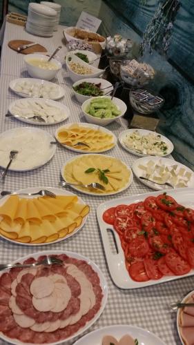 a table with many plates of food on it at OW Krakus I - pokoje i domki in Stegna