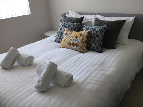 Katil atau katil-katil dalam bilik di Saltwater Suites at Fistral